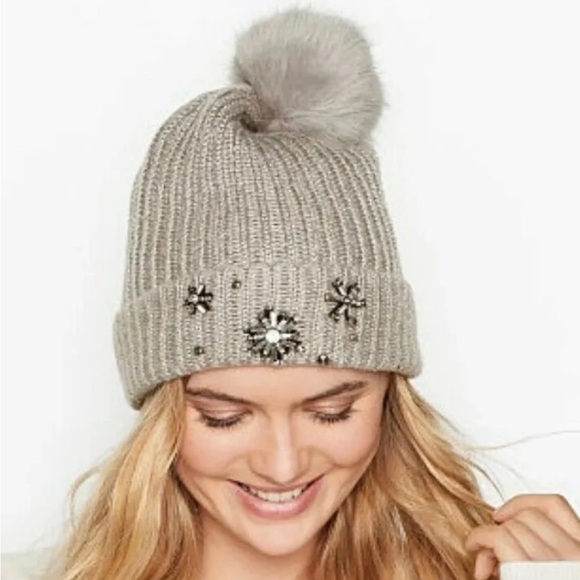 NWT Victoria's Secret Knit Beanie with Pom Pom - Snowflake Sparkle - Light Gray - Picture 1 of 10